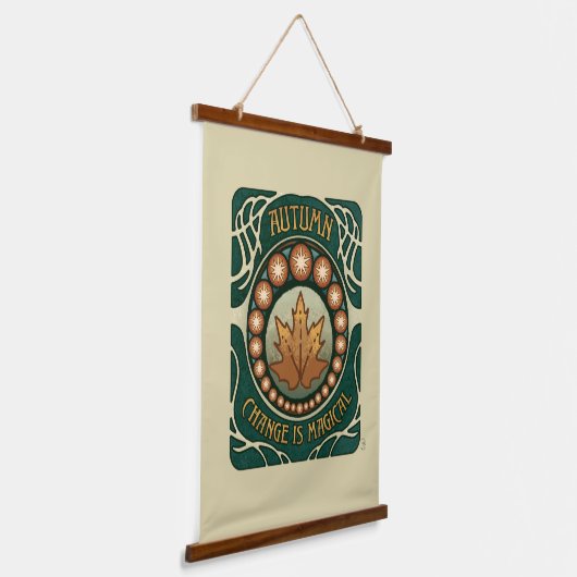 De herfst, de Verandering is Magisch Hangend Wandkleed (Gebogen)