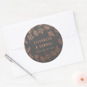 De herfst leest Copper Gray Round Wedding Sticker (Envelop)