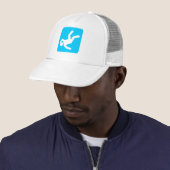 De Herfst van Man - Sky Blue Trucker Pet (In situ)