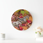 De herfst van Maple laat Hoesje op bosgrond vallen Grote Klok (Huis)