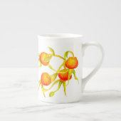 De herfstaankomst op een Bone China Mok (R) (Rechts)