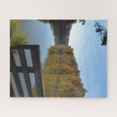 De herfstreflectie op het meer door de Rustic Wood Legpuzzel (Horizontaal)