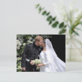 De hertog en hertogin van Sussex trouwdag kus Briefkaart (Staand voorkant)