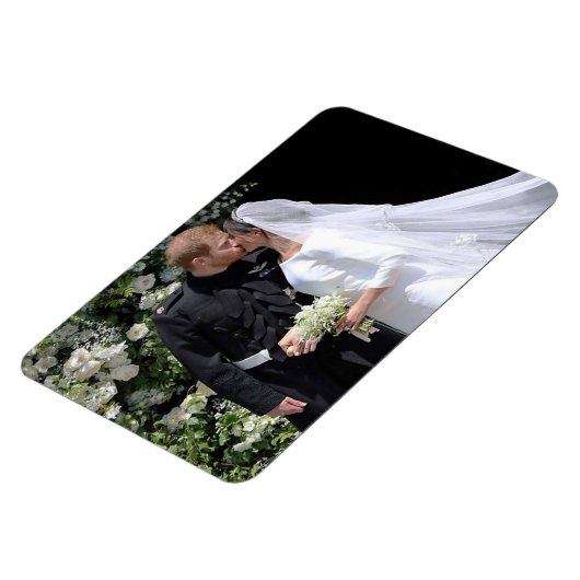 De hertog en hertogin van Sussex trouwdag kus Magneet (Linkerzijde)