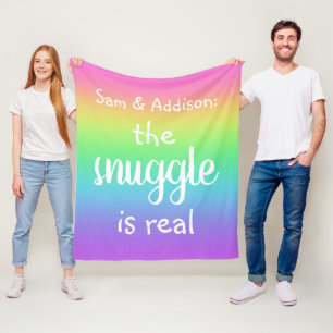 De hoek is een echte persoonlijke regenboogbundel fleece deken