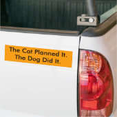De hond heeft het gepland. bumpersticker (Op Truck)
