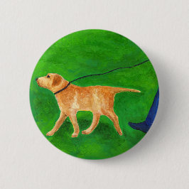De hond uitlaten ronde button 5,7 cm