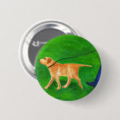 De hond uitlaten ronde button 5,7 cm (Voorkant /achterkant)