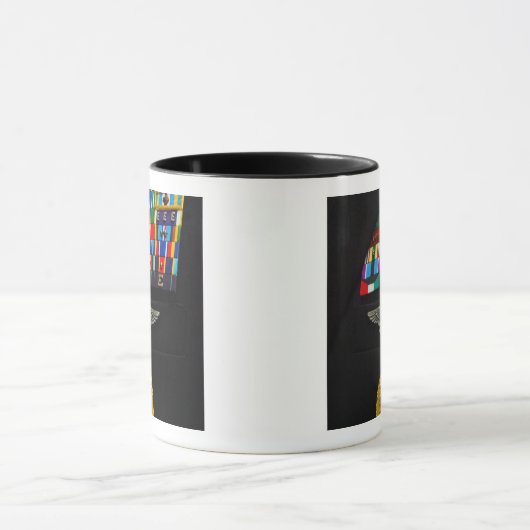 De hoofdbadge van de bevelkapitein mok (Midden)