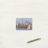 De hoofdplaats is Lower Manhattan. Post-it® Notes (Op bureau)