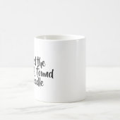 De hooikapel in elkaar geduwd, vond de mok van de  (Center)