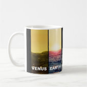 De horizons van Venus Earth Moon Mars en Titan Koffiemok (Links)