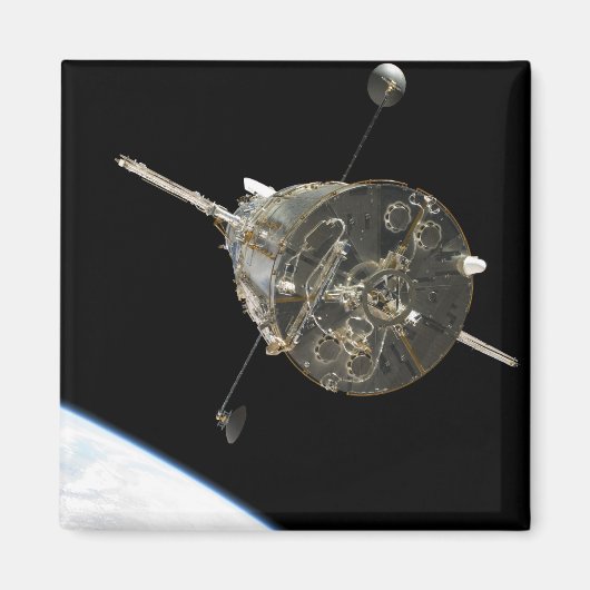 De Hubble ruimtetelescoop in een baan boven de aar Magneet (Voorkant)