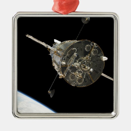 De Hubble ruimtetelescoop in een baan boven de aar Metalen Ornament (Voorkant)