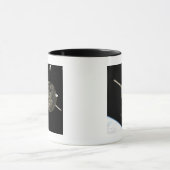 De Hubble ruimtetelescoop in een baan boven de aar Mok (Midden)