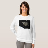 De Hubble ruimtetelescoop in een baan boven de aar T-shirt (Voorkant volledig)
