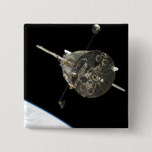 De Hubble ruimtetelescoop in een baan boven de aar Vierkante Button 5,1 Cm