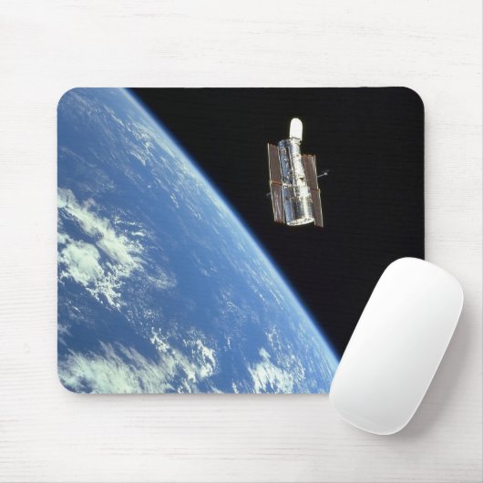 De Hubble Ruimtetelescoop met een blauwe aarde Muismat (Met muis)