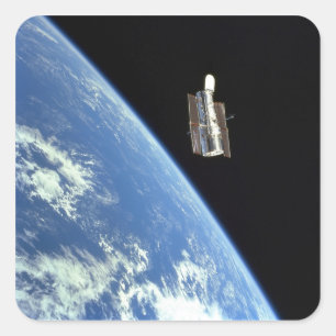 De Hubble Ruimtetelescoop met een blauwe aarde Vierkante Sticker
