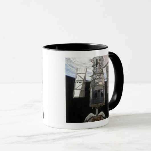 De Hubble Ruimtetelescoop wordt vrijgegeven Mok (Voorkant rechts)