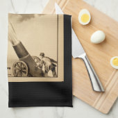 De Human Cannon Ball  Circus Act Victoriaans Theedoek (Quarter Fold)