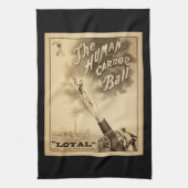 De Human Cannon Ball  Circus Act Victoriaans Theedoek (Verticaal)