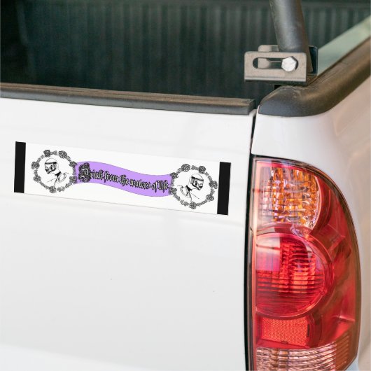 De Huntress Banner Bumpersticker (Op Truck)