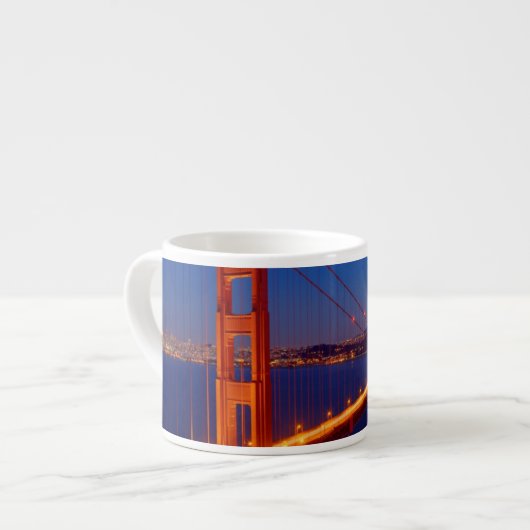 De iconische brug met San Francisco Espresso Kop (Links)