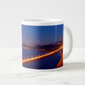 De iconische brug met San Francisco Grote Koffiekop (Voorkant rechts)