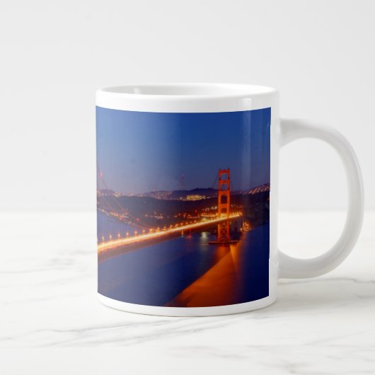 De iconische brug met San Francisco Grote Koffiekop (Rechts)
