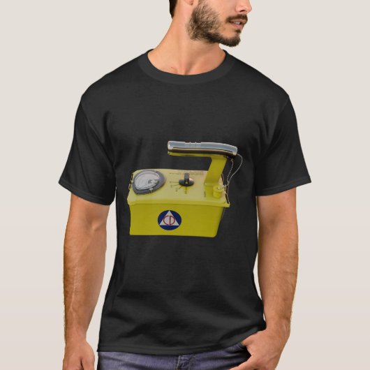 De iconische CD V-700 Geiger Counter T-shirt (Voorkant)