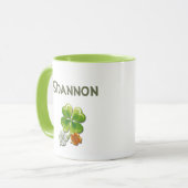 De Ieren. Tricolor Shamrocks Custom Name Mok (Voorkant links)
