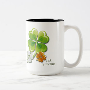 De Ieren. Tricolor Shamrocks Custom Name Tweekleurige Koffiemok