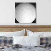 De ijzige maan van Saturnus Rhea Canvas Afdruk (Insitu (Slaapkamer))