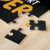 De imker koopt plaatselijke honing en ondersteunt legpuzzel (Zijkant)