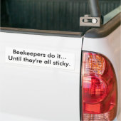 De imkers doen het... totdat ze allemaal kleven. bumpersticker (Op Truck)