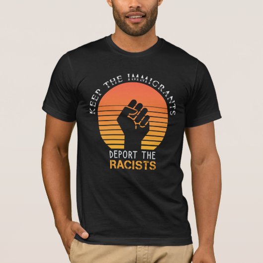 De immigranten blijven de racisten uitzetten t-shirt (Voorkant)