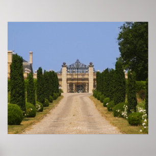 De imponerende ingang van Chateau Haut Sarpe, de Poster