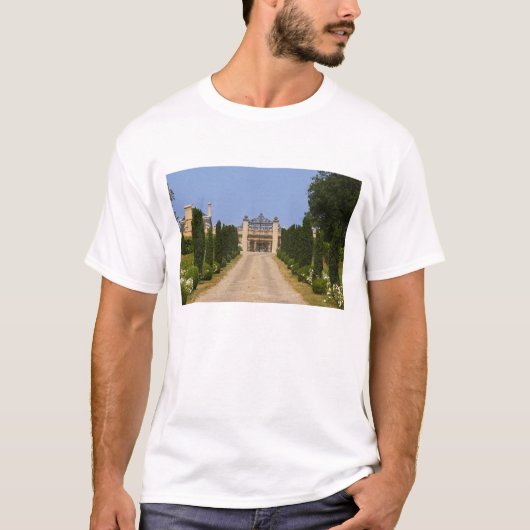De imponerende ingang van Chateau Haut Sarpe, de T-shirt (Voorkant)