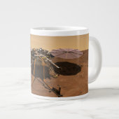 De Insight Lander opererend op het oppervlak van M Grote Koffiekop (Voorkant rechts)