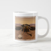De Insight Lander opererend op het oppervlak van M Grote Koffiekop (Rechts)