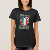 De Italiaanse vlag is hier in Italië. T-shirt (Voorkant)