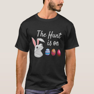 De jacht is op paasbunny Egg Hunt T-shirt
