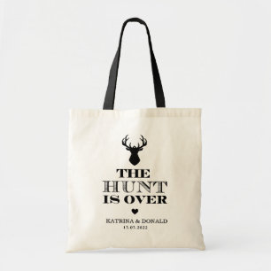De jacht is over het rustige land tote bag