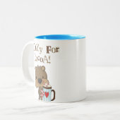 De jongen draagt Gek voor de Vakantie van de Cacao Tweekleurige Koffiemok (Voorkant links)