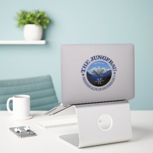 De Jungfrau Sticker (Laptop op bureau)