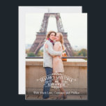 De Kaart Groupon van de Foto van de Groeten van<br><div class="desc">Deze elegante Vakantie/Kerstkaart kenmerken het versierd van letters voorzien met de woorden de "Groeten van het Seizoen en Gelukkig Nieuwjaar" en een afbeelding op de achtergrond. Dit ontwerp heeft elegant en een vintage met een moderne draai voelen.</div>