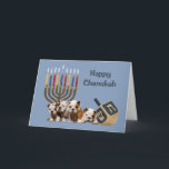 De Kaart Menorah Dreidel2 van de Chanoeka van de<br><div class="desc">Het herinneren van familie en vrienden tijdens het seizoen van de Chanoeka is een prachtige manier om met de mensen in contact te blijven u houdt van en over geeft. Ik creëer deze kaarten van de hondChanoeka met liefde en zorg en ik ben zeker iedereen wie van honden zal het...</div>