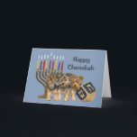 De Kaart Menorah Dreidel van de Chanoeka van<br><div class="desc">Het herinneren van familie en vrienden tijdens het seizoen van de Chanoeka is een prachtige manier om met de mensen in contact te blijven u houdt van en over geeft. Ik creëer deze kaarten van de hondChanoeka met liefde en zorg en ik ben zeker iedereen wie van honden zal het...</div>
