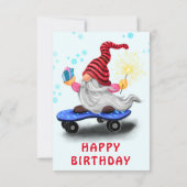 De Kaart van de verjaardag met Happy Skater Gnome  (Achterkant)